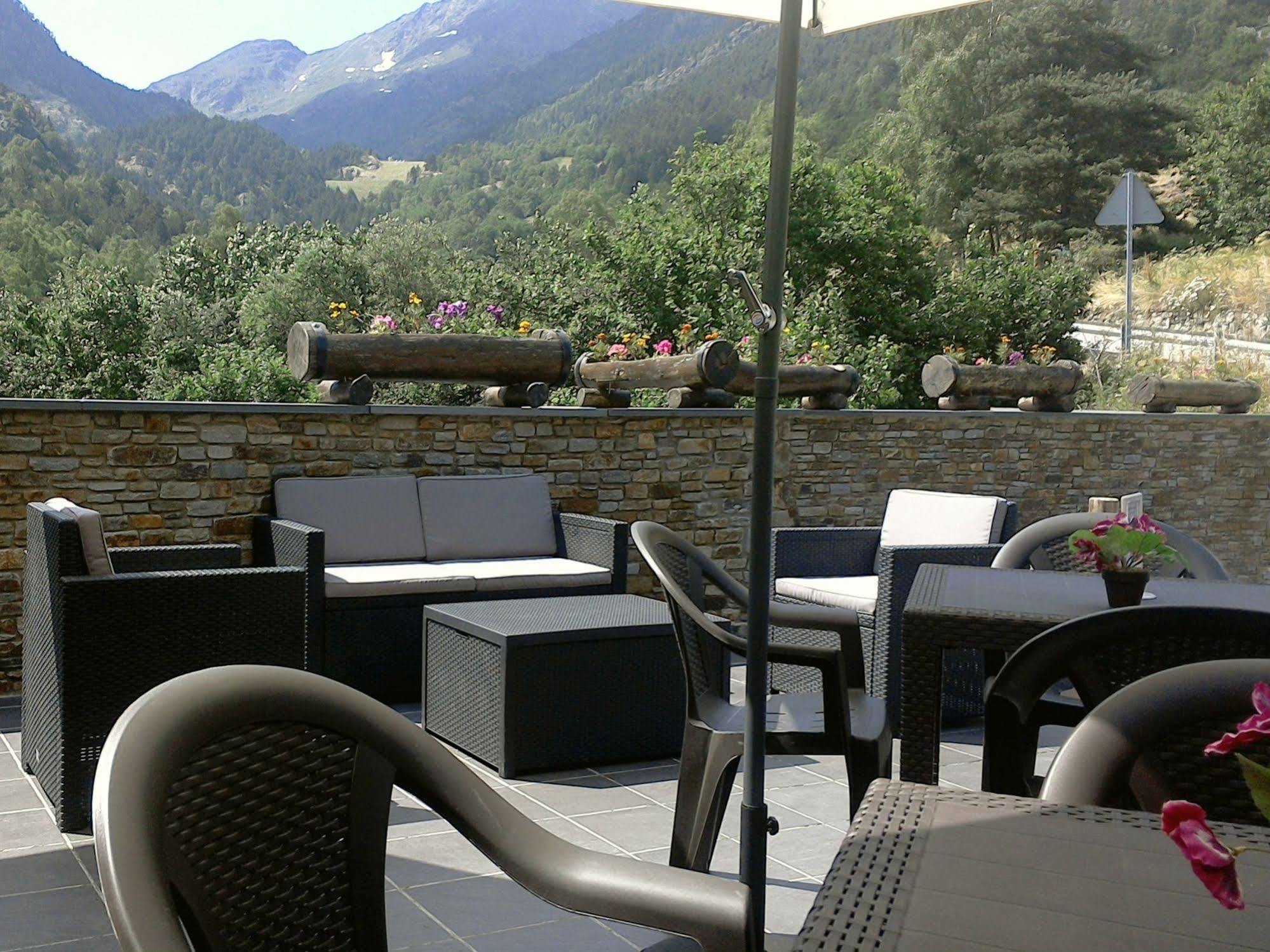 Aparthotel Rialb El Serrat Dış mekan fotoğraf